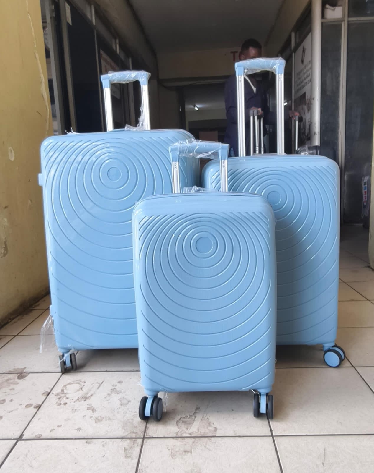 3 in 1 Luxurious Unbreakable Suitcase (Double Zip, Size 2)